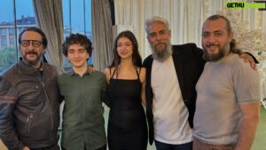 Özgür Ege Nalcı Instagram - Dilara ablamın ve Levent abimin nikahında… Tozkoparan’daki güzel insanlarla buluştuk ve çok mutlu olduk.. 😎
