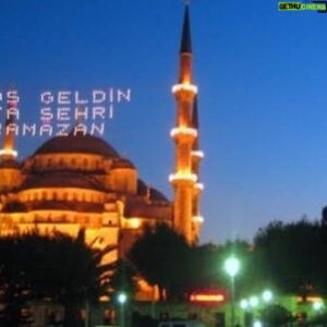 Özgür Ege Nalcı Instagram - Tüm islam aleminin #ramazanayı hayırlı olsun, #ramazanınızmübarekolsun #eidmubarak #oruçlarınız #dualarınız #kabulolsun