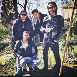 Özgürcan Çevik Instagram - Hey gidi günler.. Tek teker İlkay, Golcü Hakan, Talebe Bülent, İstinye'li Özgürcan.. En hızlı zamanlarımızdı.. 🕶 @ilkayisik @hakangencan1903 @bulentisbilen  #şevkatyerimdar 💉🚀👹