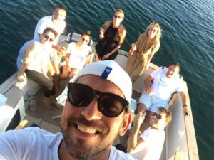 Özgürcan Çevik Instagram - Tekrardan iyi bayramlar... @ahubekensir @barbarostos @cokdalulu @gurkan_baltaci