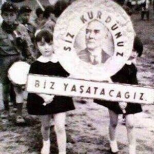 Özgürcan Çevik Instagram - #yaşasıncumhuriyet #29ekim