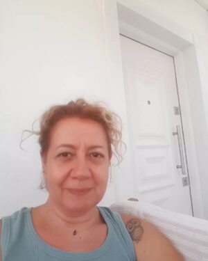 Özlem Çakar Instagram - Seyahatli bir surec sonrasi evimde huzur🙏🌻
Sakin,saglikli ve bereketli bir haftasonuna niyetle..
#positivevibes #bodrum #blessed #tranquility #summer