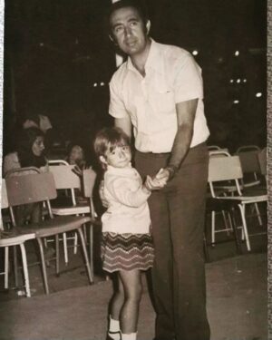 Özlem Çakar Instagram - Babamm💜💜🐞 allah sana saglikli,uzun omur versin,hep yanimizda ol🙏
#happyfathersday