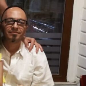 Özlem Çakar Instagram - Elim gitmedi sabahtan beri yazmaya.. cok zormus insanin 40 yillik dostunu kaybetmesi..canim Baler'im 4 yil oldu bile sen gideli😔 cok ozluyorum..cok! Birikti hep sana anlatacaklarim..tekrar bulusuncaya kadar🙏