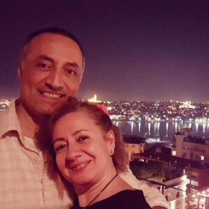 Özlem Çakar Instagram - For better or worse..💜 Happy anniversary 💑
#partnersincrime #husbandandwife #loveisallweneed