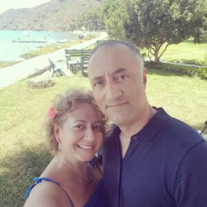 Özlem Çakar Instagram - For better or worse..💜 Happy anniversary 💑
#partnersincrime #husbandandwife #loveisallweneed
