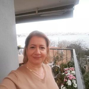 Özlem Çakar Instagram - Aksam 13.bolumde bulusalim gencler! 💜 saat 20.00de🐞
Pek heyecanli ve olayli..benden soylemesi✌
@showtv @kizilcikserbetitv 
#islergucler
