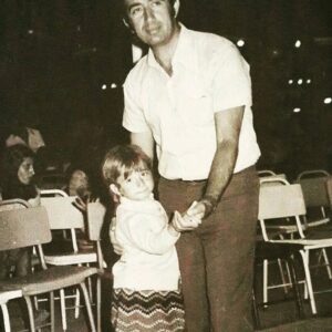 Özlem Çakar Instagram - Bu delikanlinin dogumgunu bugun🎈 Iyi ki dogmussun babam💜 Saglikla,mutlulukla,hep birlikte insallah🙏🌹