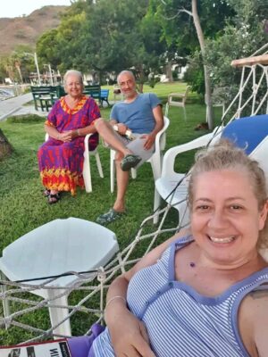 Özlem Çakar Instagram - #yazhalleri #summervibes #familytime #positivevibes