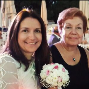 Özlem Çakar Instagram - Canim teyzosum,tombik yanaklim..son bir kez goremedim,cok uzgunum😔 simdi, senden once gidenlerle bulusma zamani. Mekanin cennettir eminim,cunku sen, cok iyi,eglenceli biriydin hep. Kalbimin bir kosesi senin simdi. Seni seviyorum ve cok ozleyecegim teyzem🙏
Gule gule...