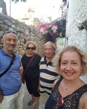 Özlem Çakar Instagram - Family💜
Datca'li gunler bitmis de olsa, bu kisa yetecek kadar yaz biriktirdim sanirim😉🌴
#datçam #familycomesfirst #summervibes🌞 #loveisallweneed #onelifeliveit #tbt