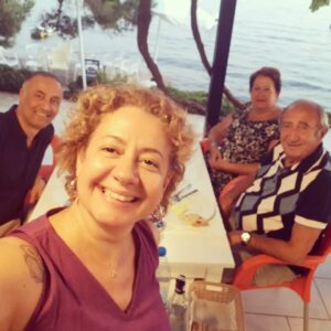 Özlem Çakar Instagram - Sevdiklerimizle gecirecegimiz,saglikli,huzurlu nice bayramlara..🙏
Eksigiz bu bayram ama saglik olsun,kisa ayriliklar olsun yeter ki @resmusyal 💜
#familycomesfirst #positivevibes #datcaligunler #iyibayramlar