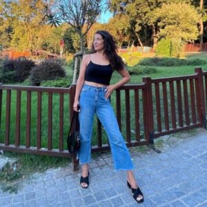 Özlem Ulukan Instagram - Hola💃Eylül hala Ağustos'tur diye bir iddia atıp kaçıyorum.