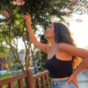 Özlem Ulukan Instagram - Hola💃Eylül hala Ağustos'tur diye bir iddia atıp kaçıyorum.