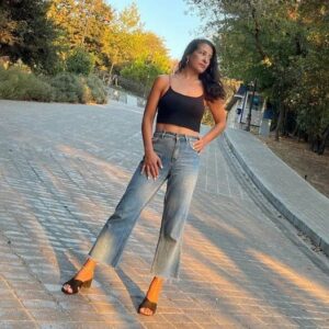 Özlem Ulukan Instagram - Hola💃Eylül hala Ağustos'tur diye bir iddia atıp kaçıyorum.