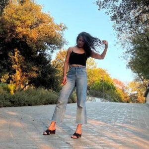 Özlem Ulukan Instagram - Hola💃Eylül hala Ağustos'tur diye bir iddia atıp kaçıyorum.