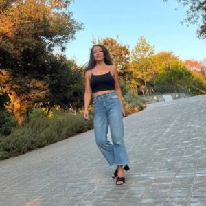 Özlem Ulukan Instagram - Hola💃Eylül hala Ağustos'tur diye bir iddia atıp kaçıyorum.