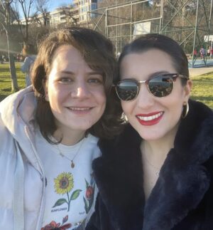 Özlem Ulukan Instagram - Boş zamanlarımda kayalıklara çıkar, sevdiklerimi öperim 👌😎
