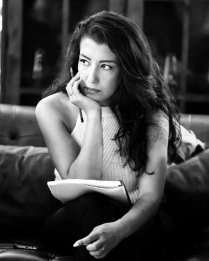 Özlem Ulukan Instagram - Ekim ayı. "Yürek Çıkmazı" okuma provasından. 📷: @ilkerbackstage 🌺