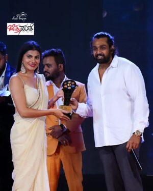 Paavana Gowda Instagram - From @chitrasanthe  event 
Thank u @gk.shivanand_