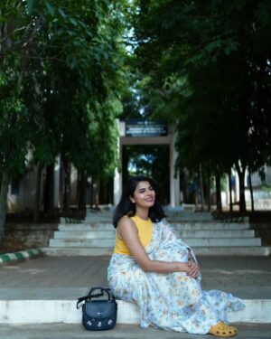 Paavana Gowda Instagram - Sitting pretty 😉
Shot by @pradeepmachar
.
.
.
.
.
#paavana #actresspaavana
