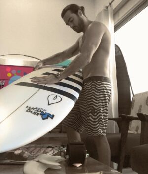 Pablo Lyle Instagram - Para todo mal, el mar y para todo bien... También! 🏄🏻‍♂️ 🤙🏻
@kingdomsurf