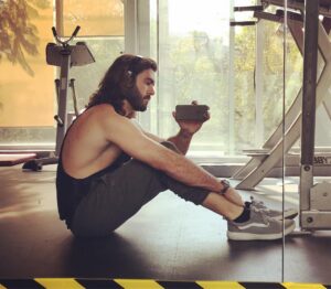 Pablo Lyle Instagram - A veces vas a estar cansado, harto, o simplemente no te van a dar ganas.
Solo hay una receta:
-🥚 🥚- Determinación -🥚 🥚-
⚡️