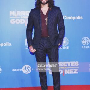 Pablo Lyle Instagram - Por fin hoy se estrena @mirreyesvsgodinez no se la pueden perder!!!
Stylist: @fernan.mx 
Traje: @highlife_mx 
Camisa y botas: @allsaints