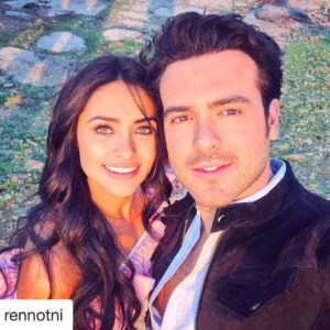 Pablo Lyle Instagram - Profesionalismo, entrega, buen humor, talento, disposición, generosidad. No solo eres bonita por fuera, eres más bonita por dentro.
Gracias por todo y de verdad espero que nos vuelva a tocar trabajar juntos. 
Gracias por todo @rennotni.
Y gracias a ti también @linotni por qué sentí que cuando ibas a las grabaciones también ibas a verme a mí jajaj 😘
Gracias @jovenignacito por este viaje tan loco, inesperado, y tan disfrutado!
Los quiero