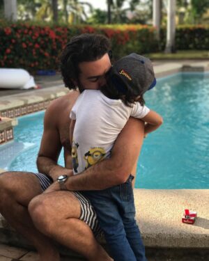 Pablo Lyle Instagram - Yo te doy esquina 🕶 
#SangrePorSangre