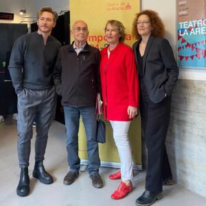 Pablo Rivero Instagram - Esta mañana ha sido la presentación de la programación del @teatroabadia de la mano de su director, mi admirado #juanmayorga y tengo la enorme suerte de cumplir un sueño y estar en uno de sus montajes.  Encima de la mano de @nataliamenendezoficial en la dirección, con textos de #juliocortázar , dramaturgia de #josesanchissinisterra y #clarasanchismira y producido por @entrecajasp OTRO SUEÑO!! #clarasanchismira y servidor bucearemos en los textos del maestro en #Cortazarenjuego del 23 de octubre al 7 de noviembre del 2024 en El Teatro de La Abadía 🎉 GRACIAS @naratalent @elvirasanchezgallo @saravalbuenal ❤️ me siento muy privilegiado.