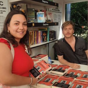 Pablo Rivero Instagram - Muchísimas gracias a todos los lectores, ya muchos amigos, y a todo el equipo de la caseta de @fnac_esp @sumadeletrased y @penguinlibros por hacer que ayer, primera firma de la #flmadrid24 , fuera tan especial ❤️ Nos vemos el sábado que viene de 13:00- 14:30 en la caseta de Berkana// sábado 15 de 13:00 a 15:00 en la de La casa del libro y el domingo 16 de 12:00 a 14:00 en la de La Librería Carmen ☺️ 
PD: Gracias por las fotos!!