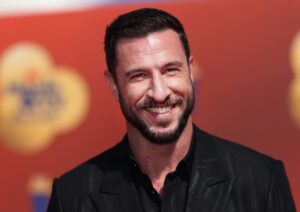 Pablo Schreiber Instagram - I clearly had (too much?) fun presenting at the MTV Movie and TV Awards last night. Thanks as always to everyone for having (and putting up with) me…
✌🏼😛✌🏼
@doll.pratt @colleendominique @dzojchen #mtvawards #MTV