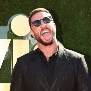 Pablo Schreiber Instagram - I clearly had (too much?) fun presenting at the MTV Movie and TV Awards last night. Thanks as always to everyone for having (and putting up with) me…
✌🏼😛✌🏼
@doll.pratt @colleendominique @dzojchen #mtvawards #MTV