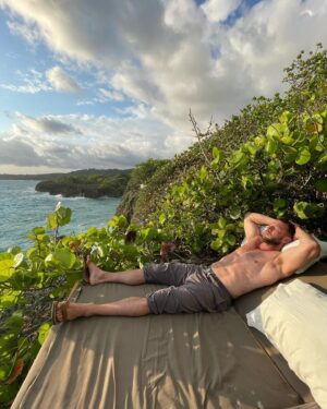 Pablo Schreiber Instagram - Bigup Jamaica! Lickamore, ya hear?