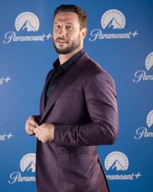 Pablo Schreiber Instagram - Alright UK, get ready for the @paramountplus launch tomorrow!  Hope you enjoy @halotheseries and the many other offerings on the service.  As for me, I get to stop talking about it for awhile now and go back to the laboratory. Be good everybody! ✌🏼
#HappiestWhenWorking