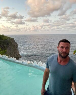 Pablo Schreiber Instagram - Bigup Jamaica! Lickamore, ya hear?