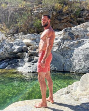 Pablo Schreiber Instagram - Taking a mental vacation today. If you catch me zoning out and staring into the distance, don’t worry, I’m right over here…