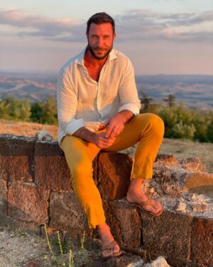 Pablo Schreiber Instagram - When the airline loses your luggage, u have to buy new clothes for dinner, which happens to be at an ancient Fort on the top of a Tuscan mountain at sunset, and your new outfit looks better than anything you had in your suitcase anyway… 

It’s been that kind of week…

Back to work now. Hopefully my luggage shows up at some point…