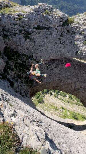 Pablo Signoret Instagram - Entering wonderland through the rabbit hole, with style, and as a team, with @antygravity_ ! 

Thanks Julien Millot for opening this gem ! 

@squirrel.ws CXUL   HD2 lite   snatch 48 ! 
@insta360 
@sprayground 

#basejump #hole #precision #rabbithole #stunt #teamwork
