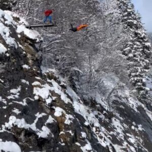 Pablo Signoret Instagram - Snowy day in the valley with @bras.noir @antygravity_ and @tornarevincent ( nailing the shot 🙏🏼 ) !! 

@insta360 
@squirrel.ws 

#insta360 #insta360onex3 #basejump #snow #lauterbrunnen #outdoor #adventure #paragliding