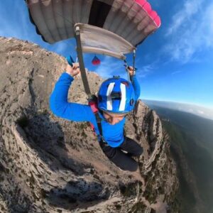 Pablo Signoret Instagram - Arrived just in time for a sick sunset jump🔥!

 
@squirrel.ws 
@revolutionrace 

#saintevictoire #basejump #insta360 #insta360onex2 
Shot on @insta360 One X2