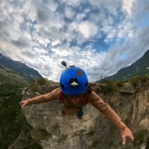 Pablo Signoret Instagram - Have a good weekend everyone 😘

Shot on @insta360 One X2!

#insta360onex2 #insta360