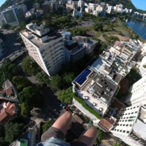 Pablo Signoret Instagram - Throwback to that one time I didn't know if I was gonna make it... 😬

@insta360 #insta360onex2 #insta360
@squirrel.ws 

#basejump #flight #rio #brazil