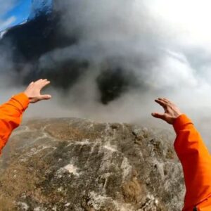 Pablo Signoret Instagram - I've always had my head in the clouds ☁️

@insta360 
@squirrel.ws 

#basejump #insta360onex3 #clouds #outdoor #dream #adventure