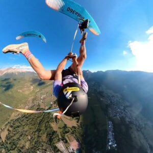 Pablo Signoret Instagram - It wouldn't be so honest of us to post only walking shots 😅 So here's a glimpse of reality 🔥🤌 ! 

@insta360 bold project 2022 
@weflyparapente
@antygravity_

#insta360onex3 #insta360