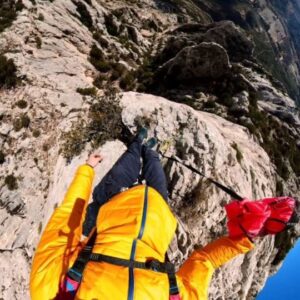 Pablo Signoret Instagram - Opened this double jump two days ago ! When you look at the landing zone from the first exit point, it really looks like there's no way to make it. But I had good thermals and was flying up straight after opening! I made it successfully ( bush landed I know 😎 ), and I'm still not sure if it's doable without thermals, which makes it kind of epic in my opinion 😂🤘🏼

@insta360 
@squirrel.ws 
@iwearbisous
@lagoped_

#insta360onex3 #insta360 #basejump #saintevictoire #adventure #paragliding #outdoor #aixenprovence