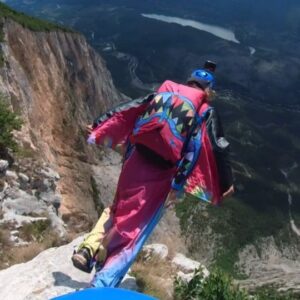 Pablo Signoret Instagram - So much to learn, but so much to enjoy 🐥💃🤌

Thanks Victor for the video 🤘🏼

@insta360 One X2
@sprayground

#insta360 #insta360oneX2 #insta360oners #basejump