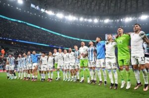 Pachu Peña Instagram - Para mi no hay cabalas ni mufas. Ni coincidencias,ni elijo creer. Acá hay equipo,hay trabajo,hay unión,hay entrega, hay familia detrás de cada uno de ellos,hay talento, hay un cuerpo técnico maravilloso,hay talento de sobra, hay millones de argentinos alentandolos;hay que sufrir,hay lágrimas mientras escribo esto. La mejor selección que vi jugar en vida.Gracias por tanto a cada uno de ustedes. Gracias @afaseleccion @afa.oficial Gracias querido @chiquitapia ❤️
Gracias enorme y único @leomessi por mostrar que sos el uno, el más grande de todos.❤️🇦🇷 @emi_martinez26 te amo❤️🇦🇷
Vamos carajo!🇦🇷🇦🇷🇦🇷