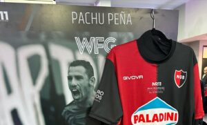 Pachu Peña Instagram - Una noche única,la que vivimos ayer en la despedida del enorme @maxirodriguez11oficial . Gracias de corazón por hacerme partícipe Fiera querido,gracias a todas las figuras que se hicieron presente, al público por el respeto hacia todos, a @leomessi por venir en tu cumple, al enorme @angeldimariajm por tu gesto a Leonel Scaloni @leoparedes20 ídolos, y los inigualables @jpsorin6 @gabrielbatistutaok @r.sensini @dale10 @ortegaariel10 @javier.saviolaok y una lista interminable de cracks que admiro y son amados.
Gracias amigo de @wfgofficial por la organización, impecable todo. Gracias eternas a todos y a mi @newells y su gente.
(El caño de Maxi estaba ensayado)😀 y @pablo_grana que nunca nos encontramos en la cancha, solo en el asado y en la fiesta.